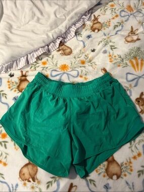 Lululemon Hotty hot 4 inch shorts